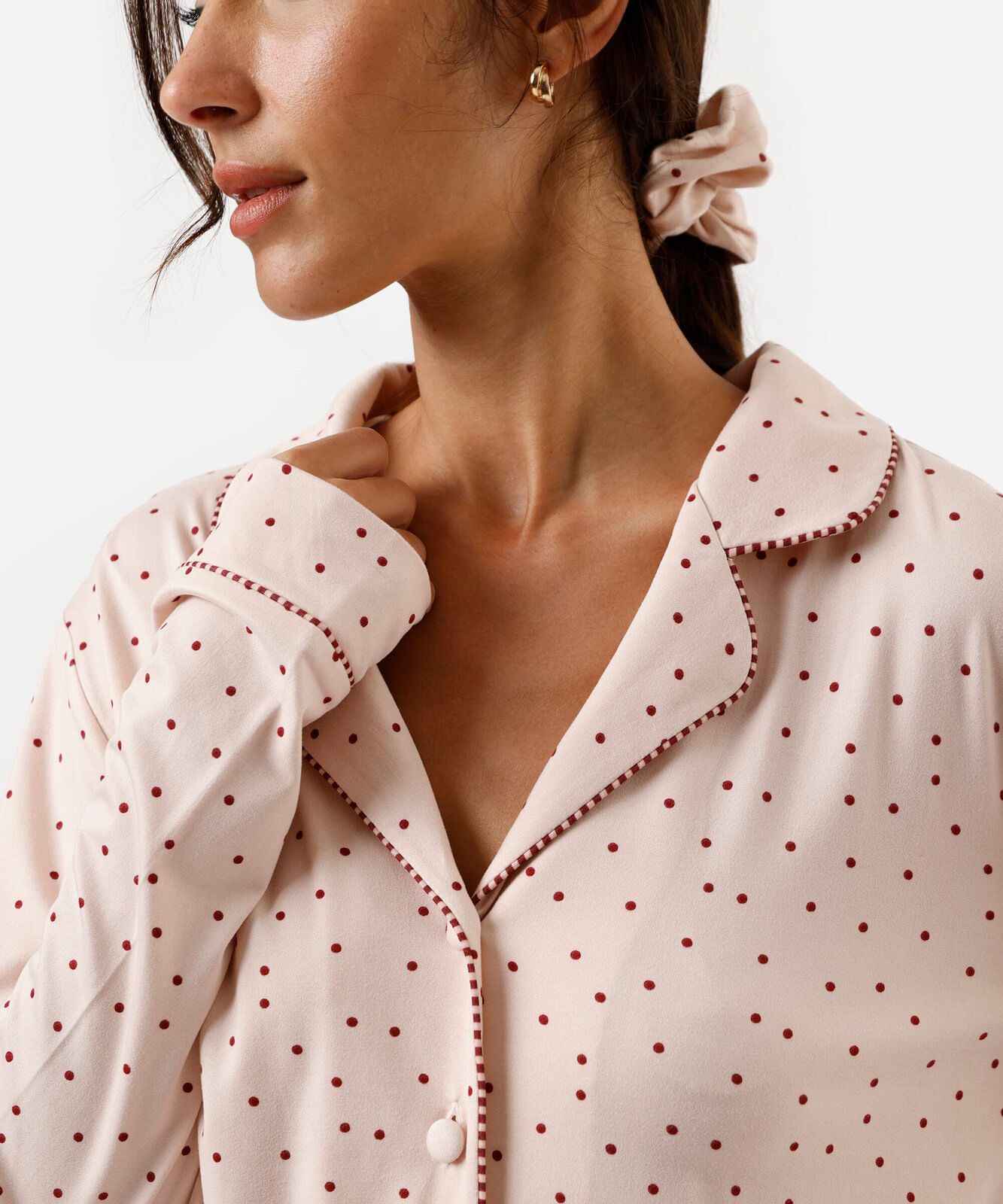 pijama longo americano poá com scrunchie rosa