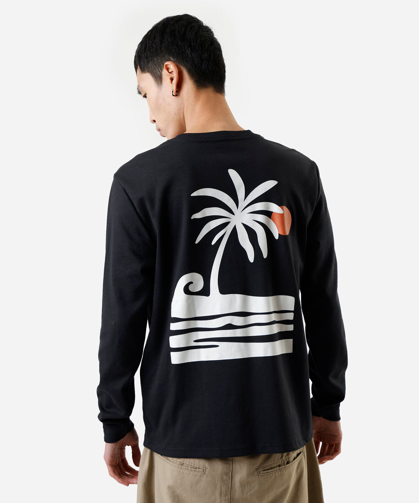 camiseta masculina com algodão manga longa estampada preta
