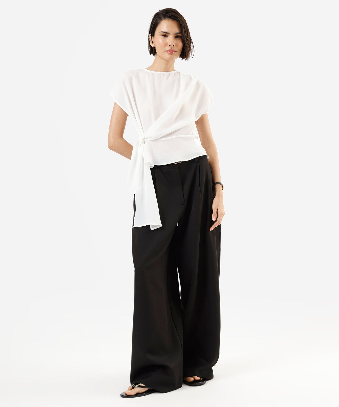 blusa feminina manga curta com amarração off white