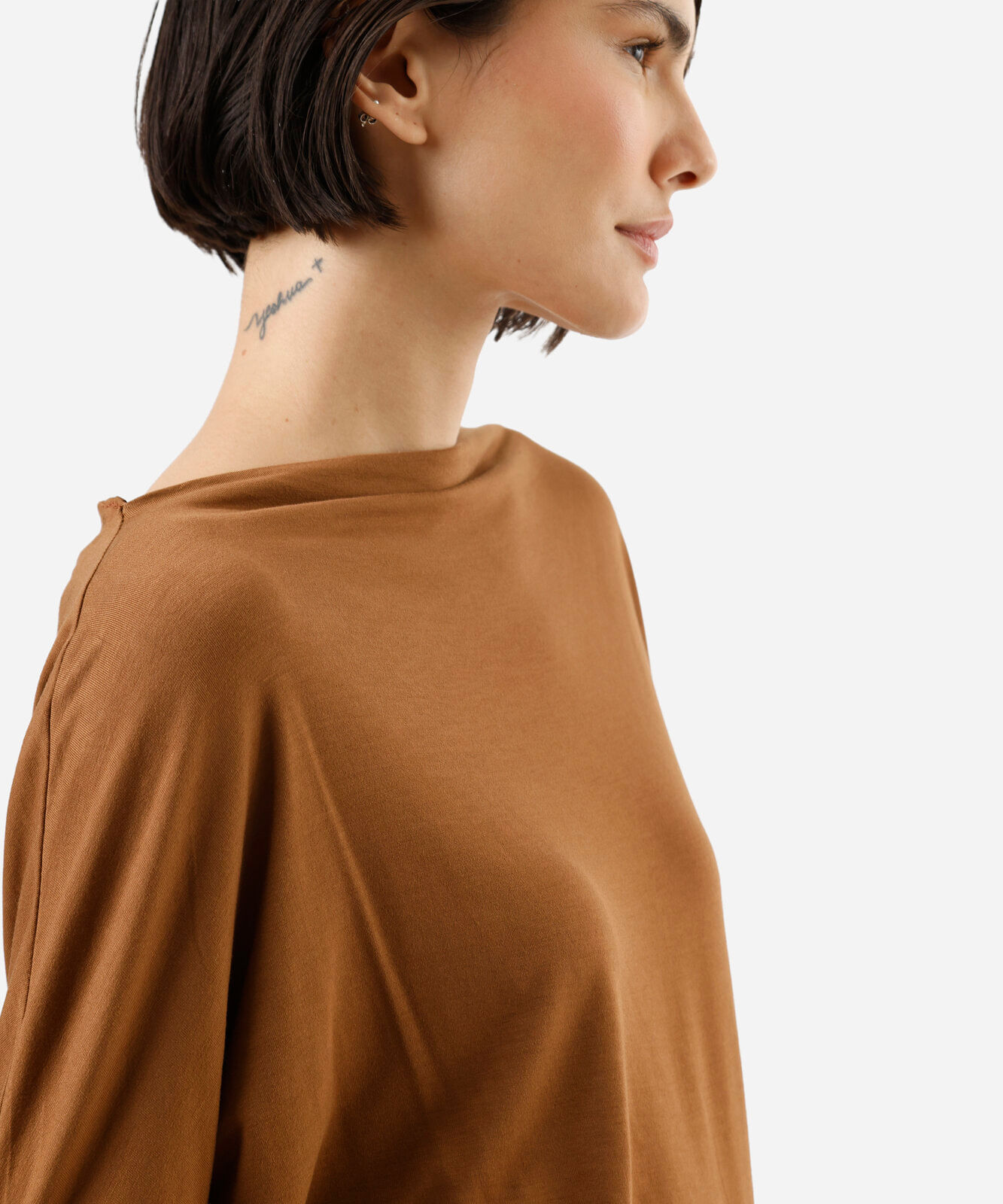 blusa feminina de viscose manga longa decote canoa marrom