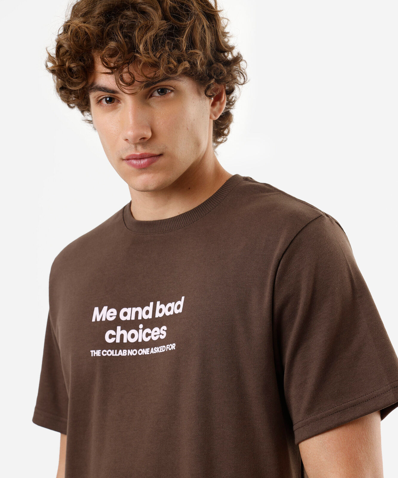 camiseta masculina com algodão manga curta estampada marrom
