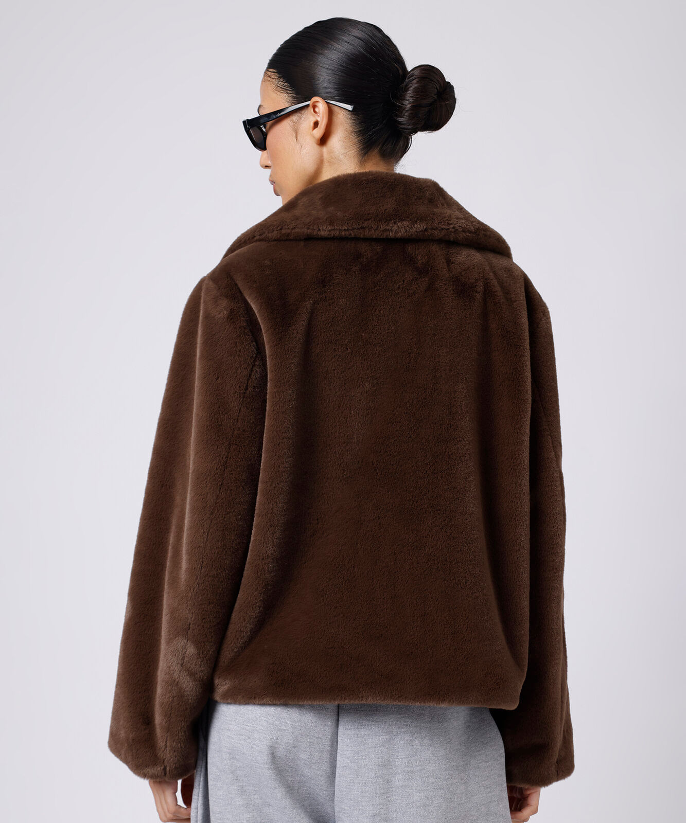 casaco de pelúcia oversized mindset marrom