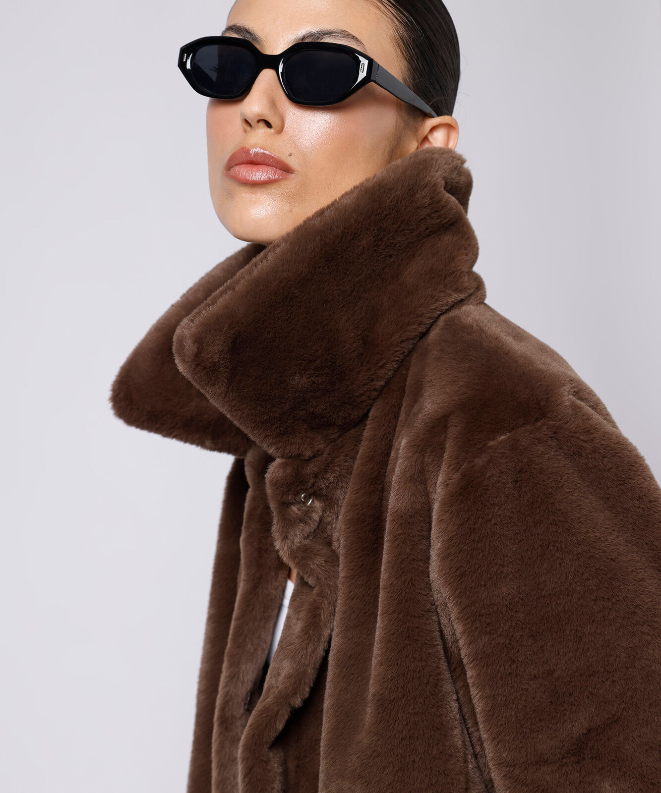 casaco de pelúcia oversized mindset marrom