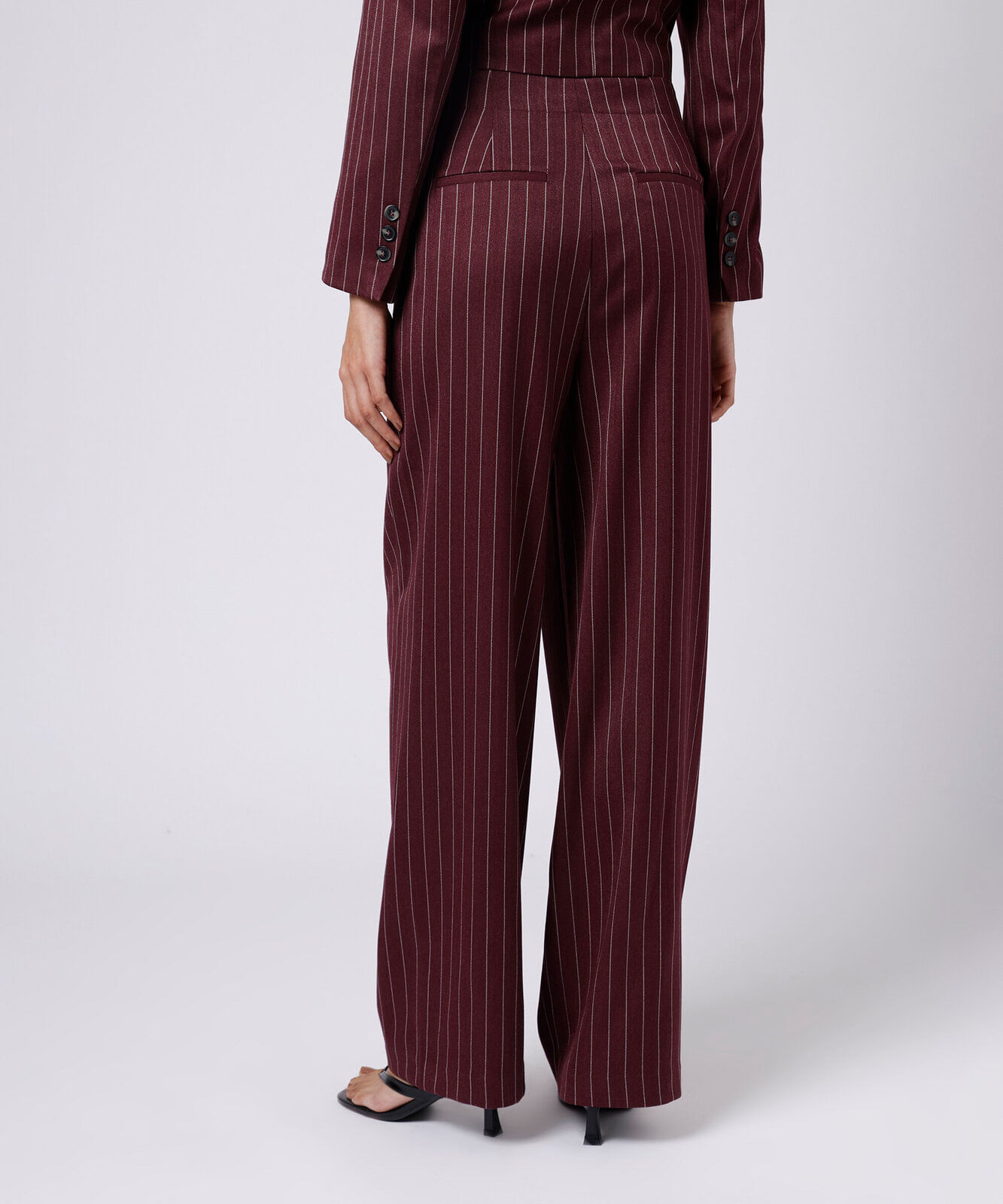 calça reta de alfaiataria feminina risca de giz mindset vinho