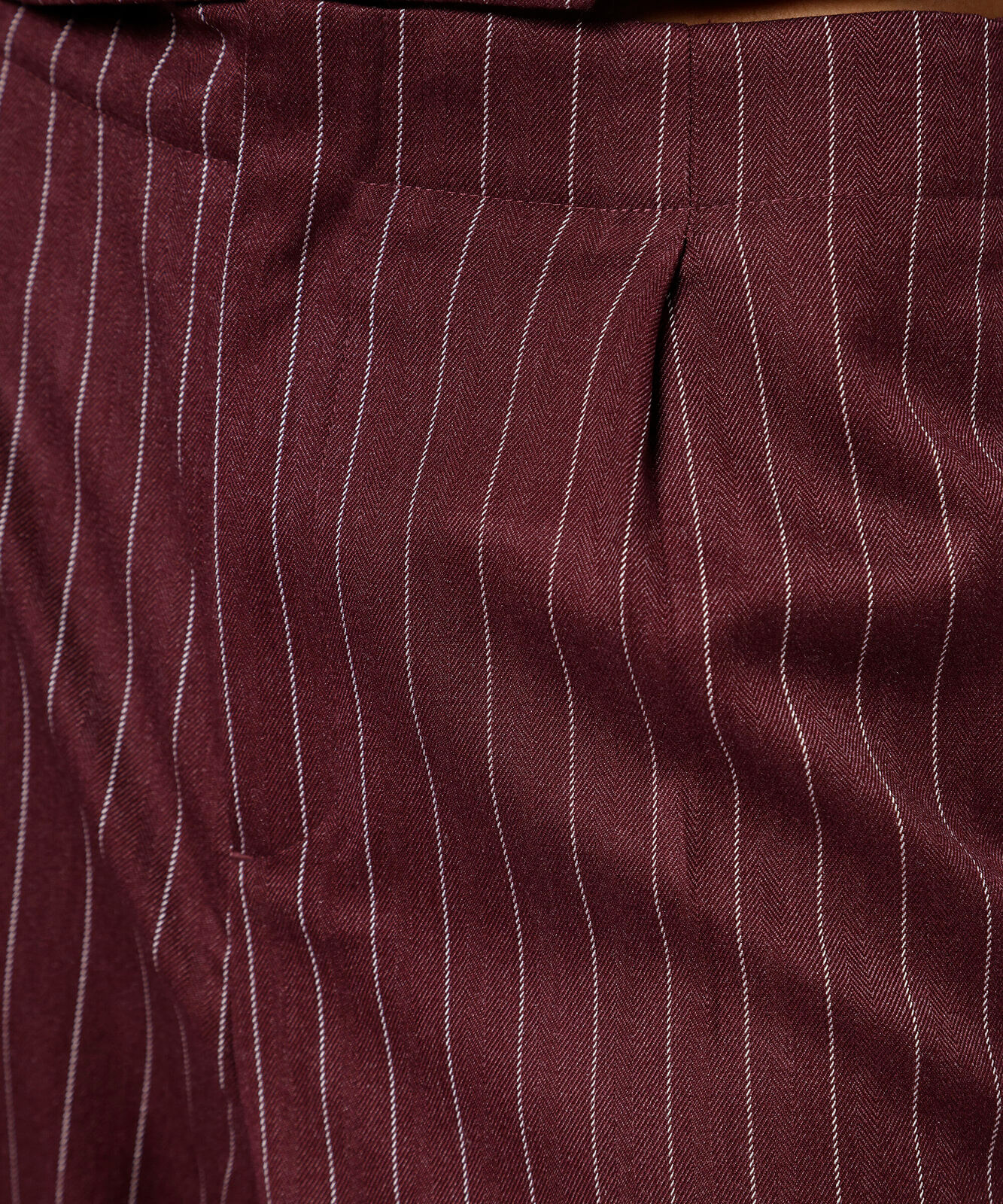 calça reta de alfaiataria feminina risca de giz mindset vinho