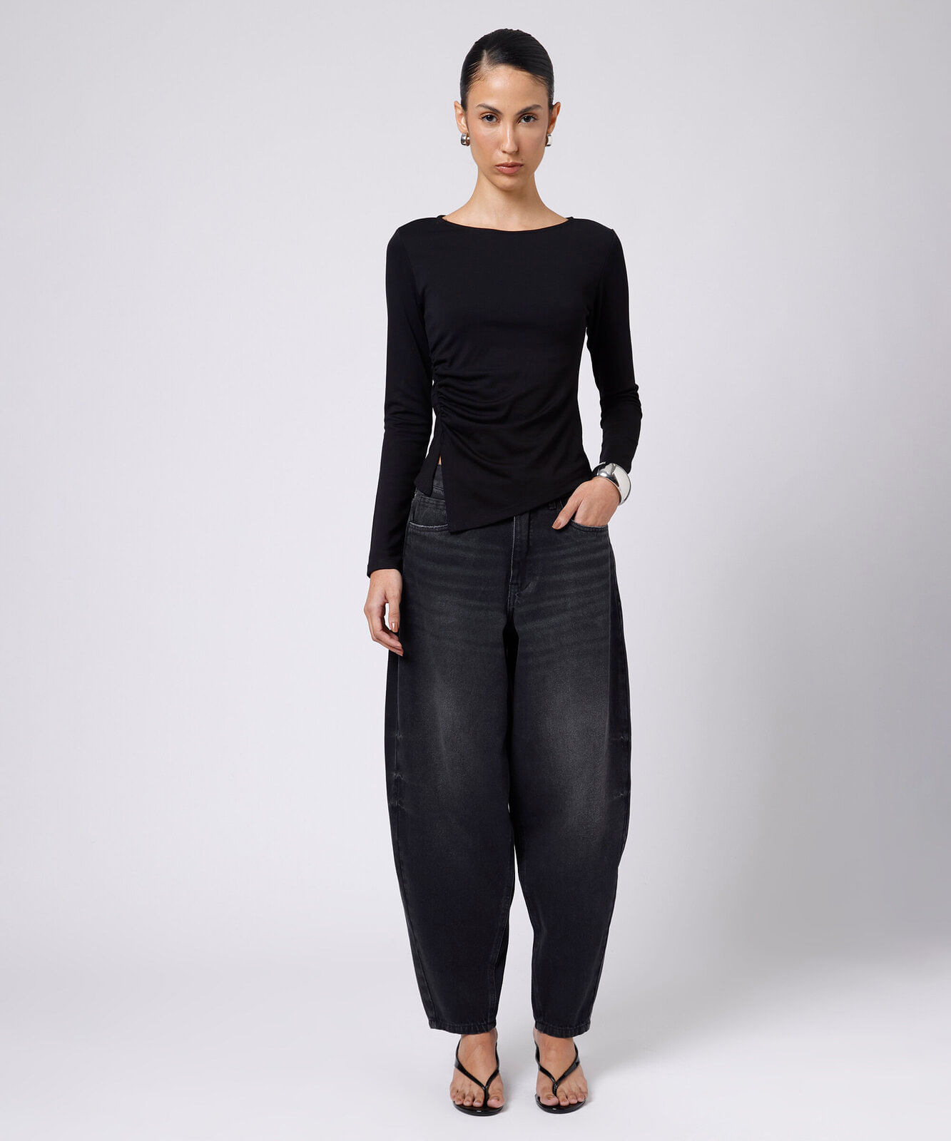 blusa feminina com viscose e fenda franzida mindset preta