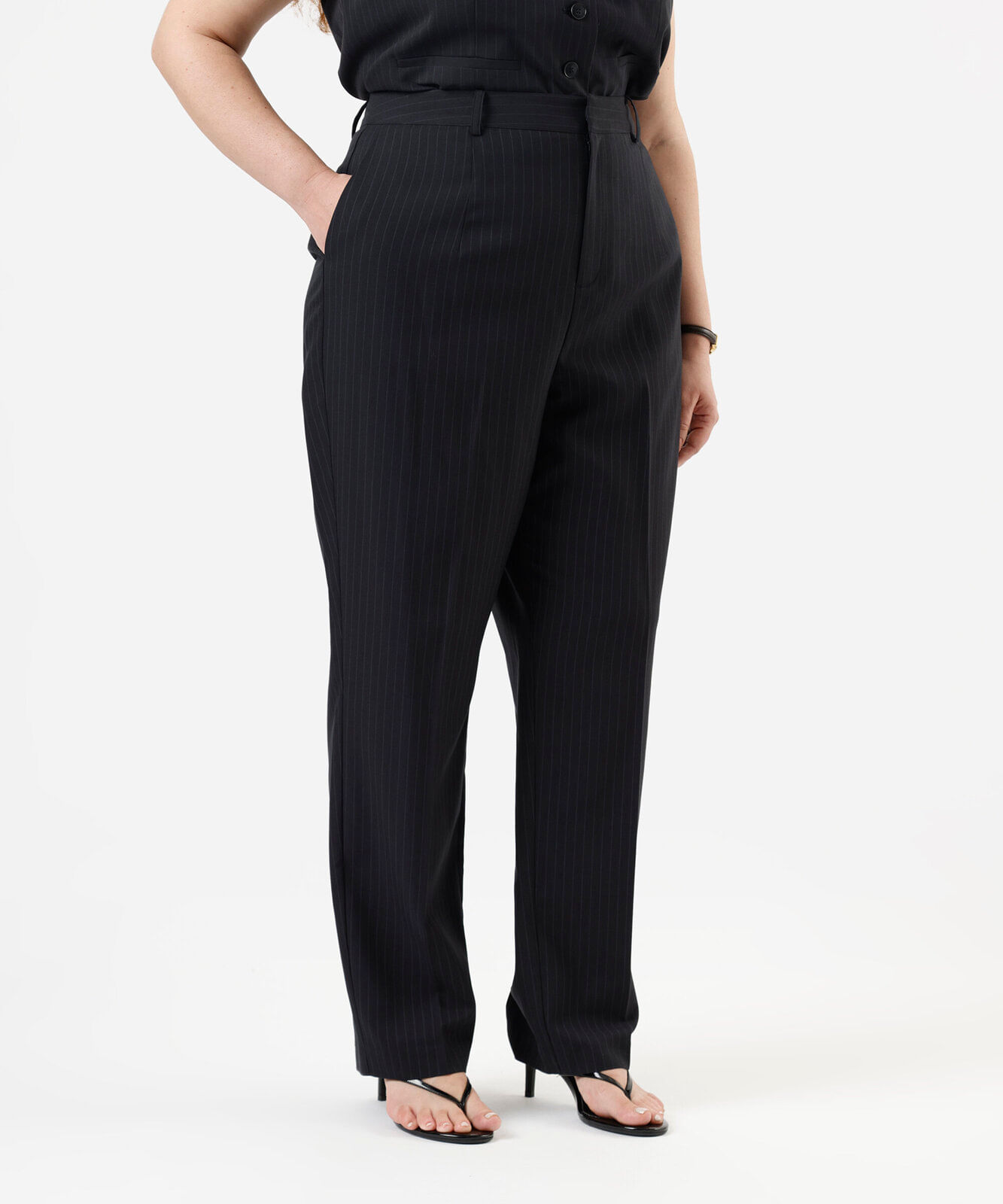 calça reta de alfaiataria feminina risca de giz plus size azul