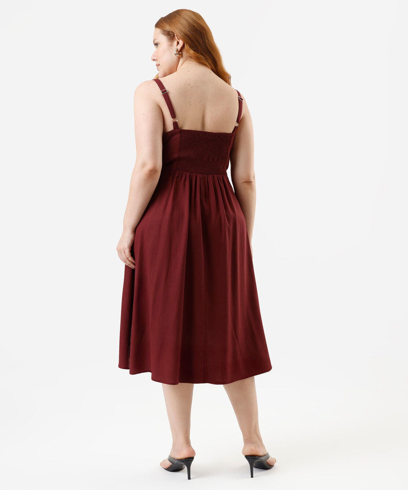 vestido midi com linho e fenda plus size vinho