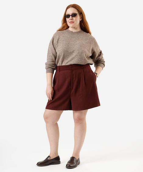 short feminino de alfaiataria com pregas plus size vinho