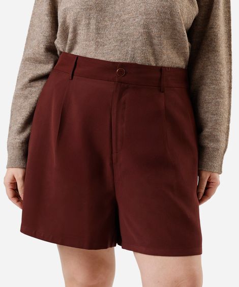 short feminino de alfaiataria com pregas plus size vinho