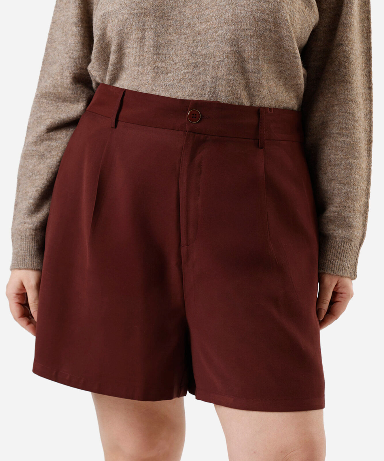 short feminino de alfaiataria com pregas plus size vinho