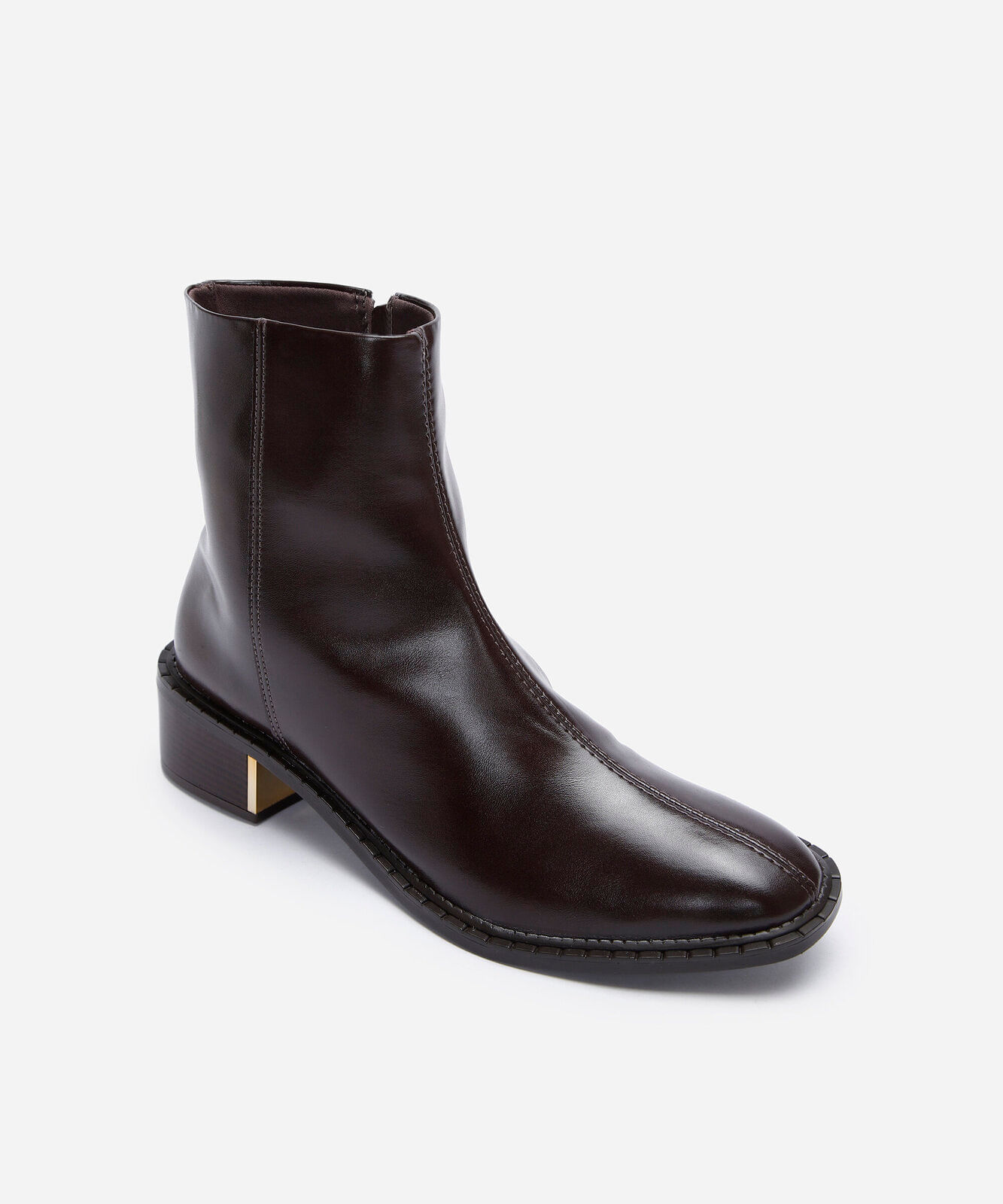 bota cano curto feminina com detalhe metalizado marrom