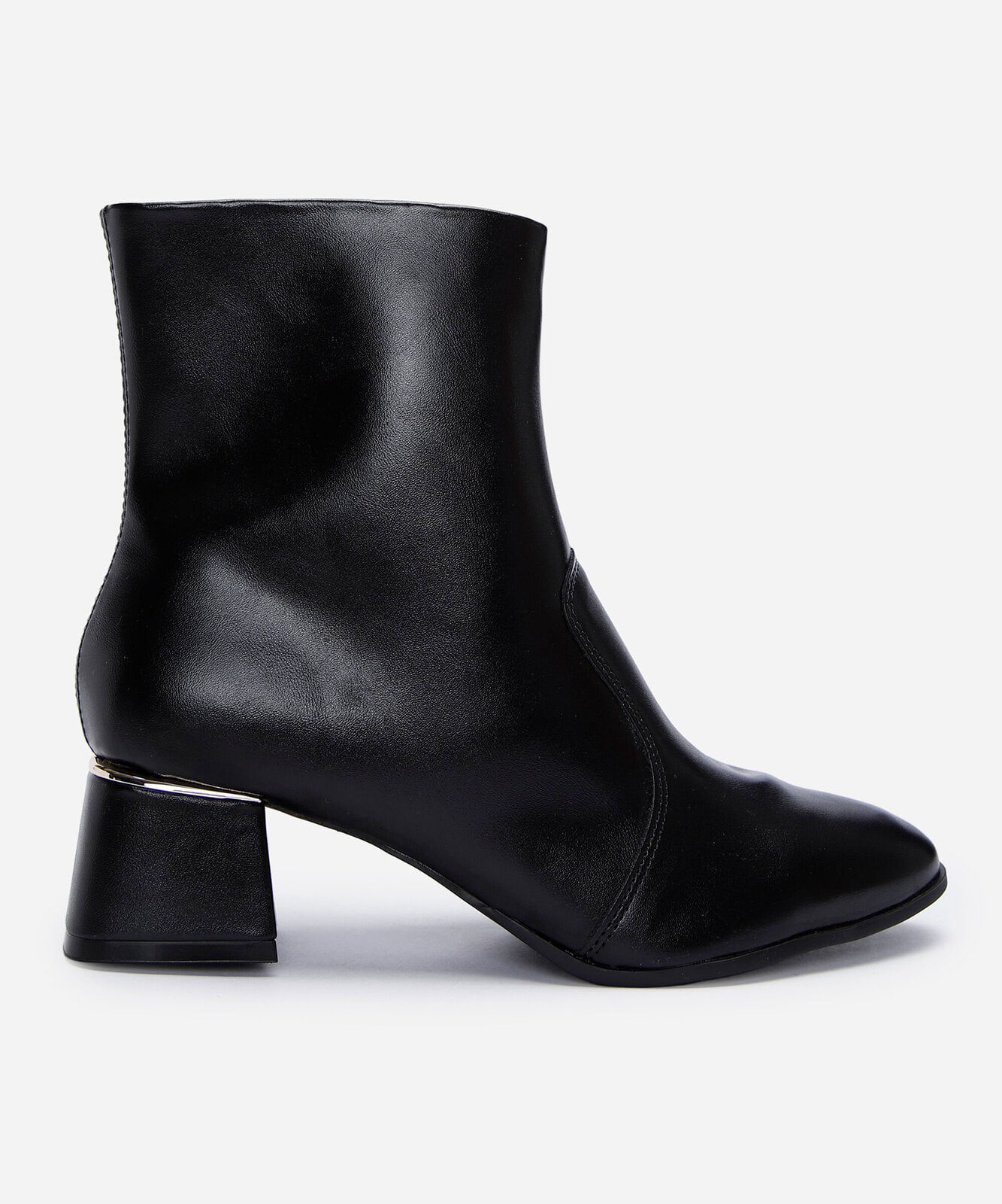 bota cano curto bico fino salto grosso preta