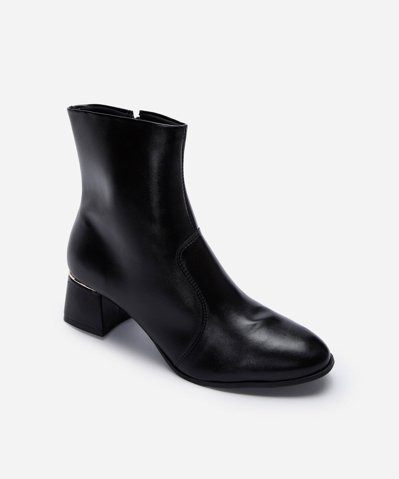 bota cano curto bico fino salto grosso preta