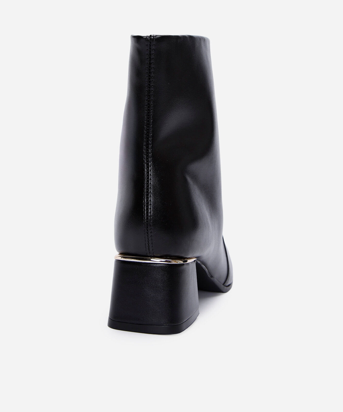 bota cano curto bico fino salto grosso preta