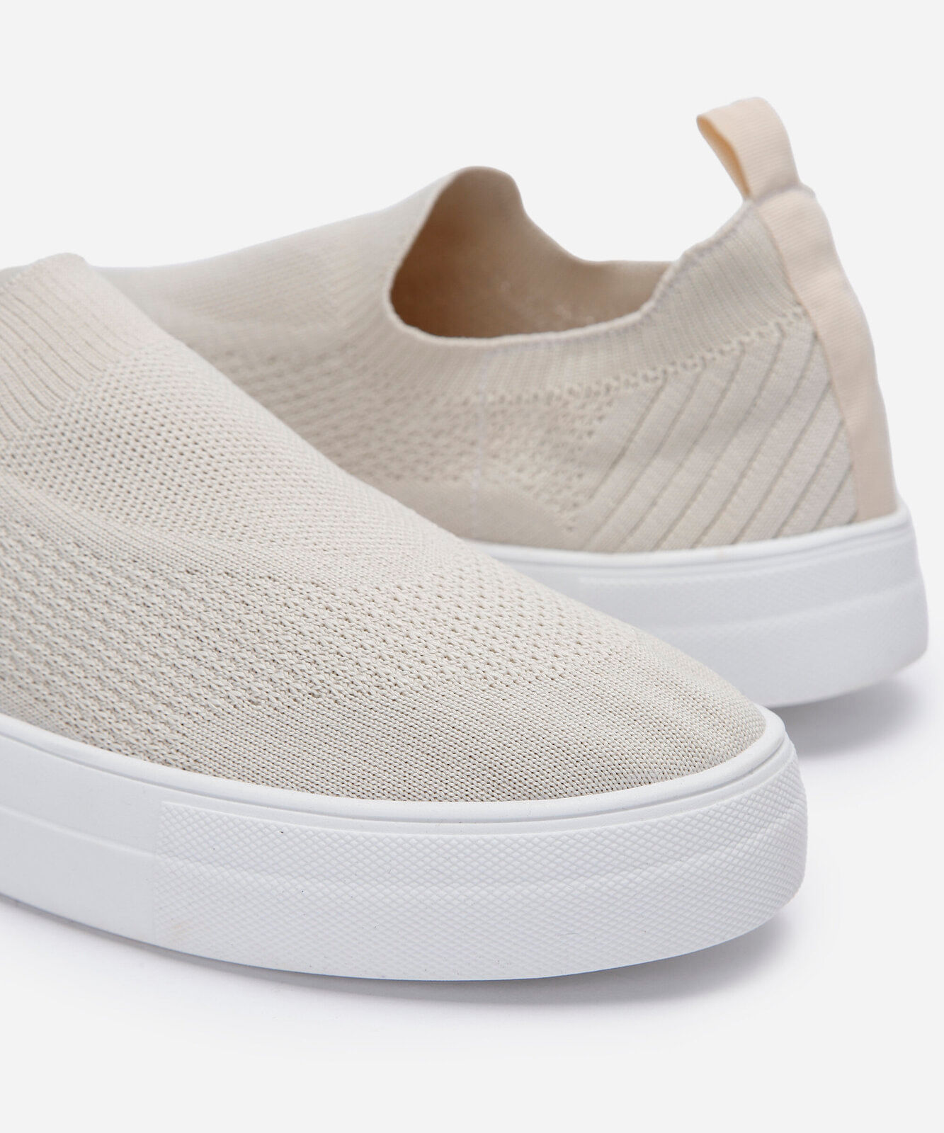 tênis knit casual off white