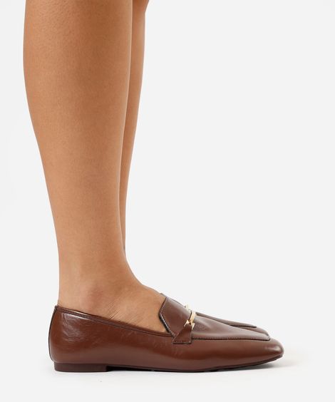 sapato loafer bico quadrado com fivela  marrom