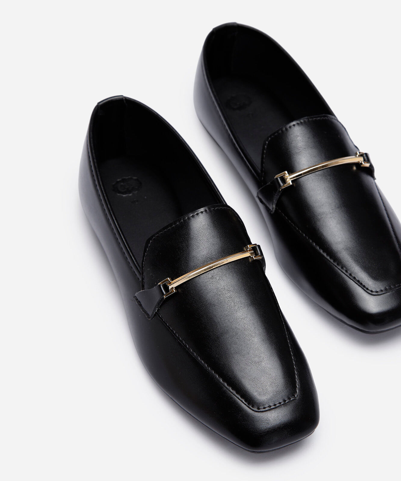 sapato loafer bico quadrado com fivela  preto