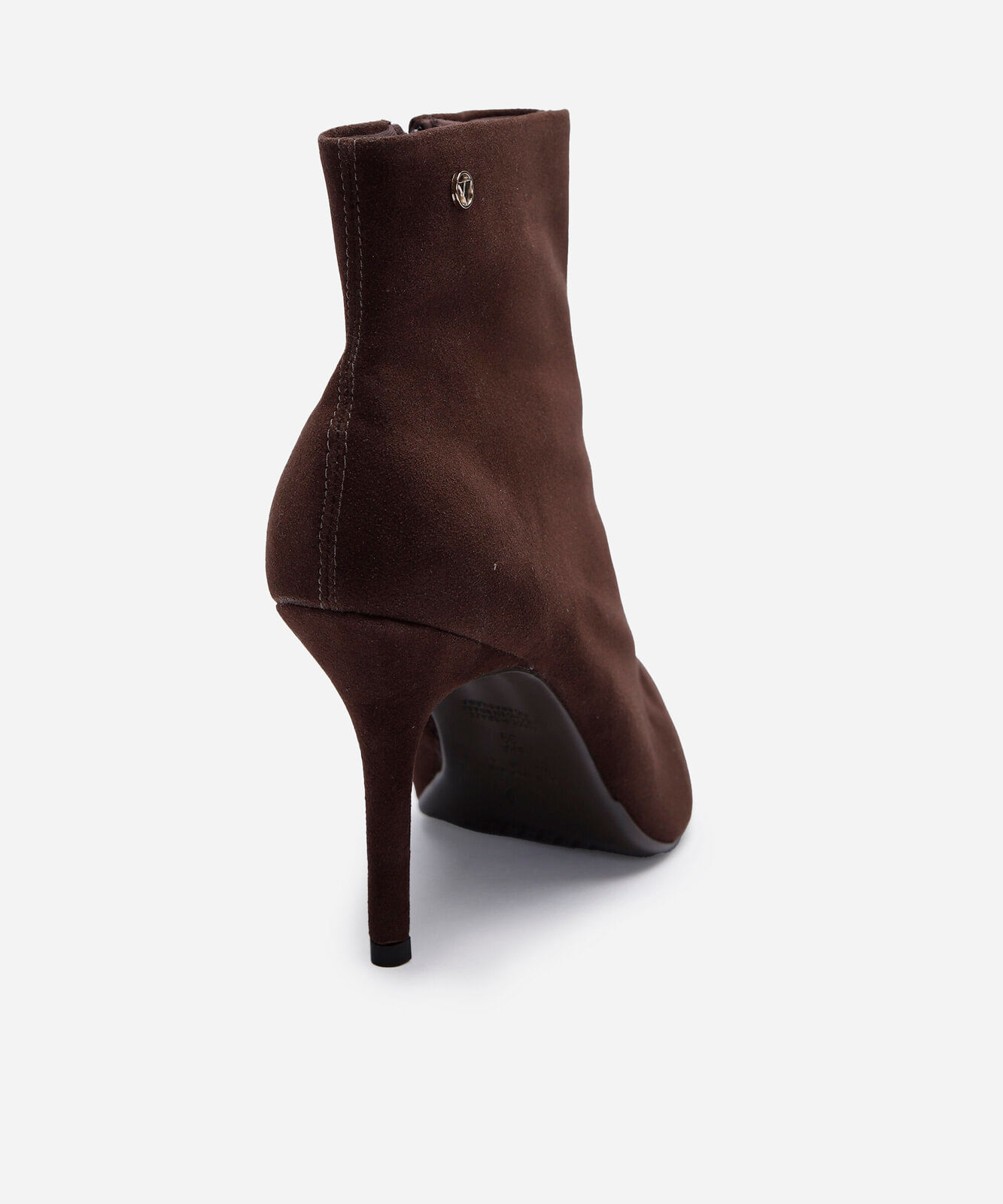 bota salto alto fino cano curto marrom