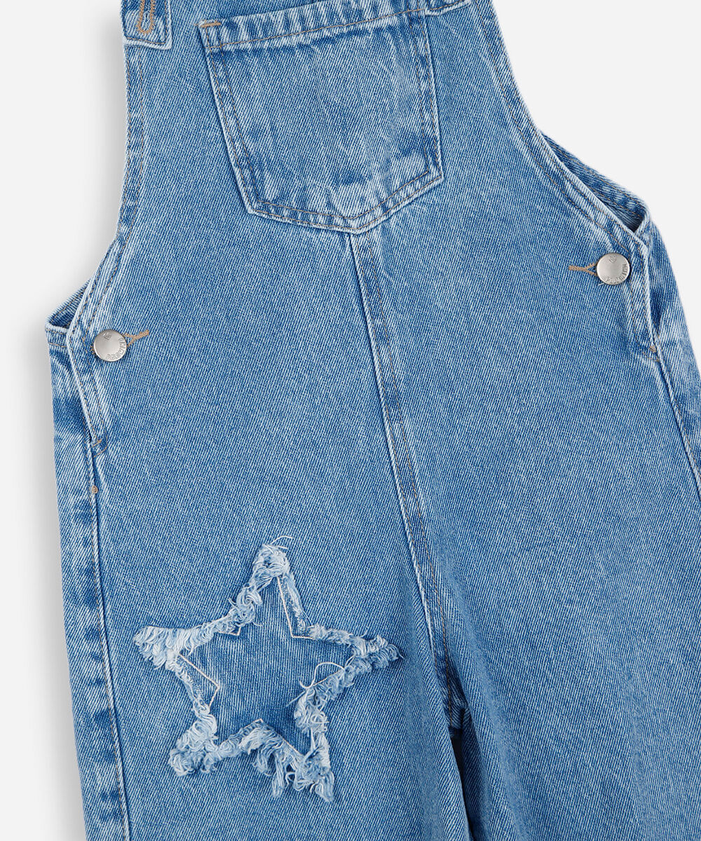 jardineira infantil jeans com estrelas azul