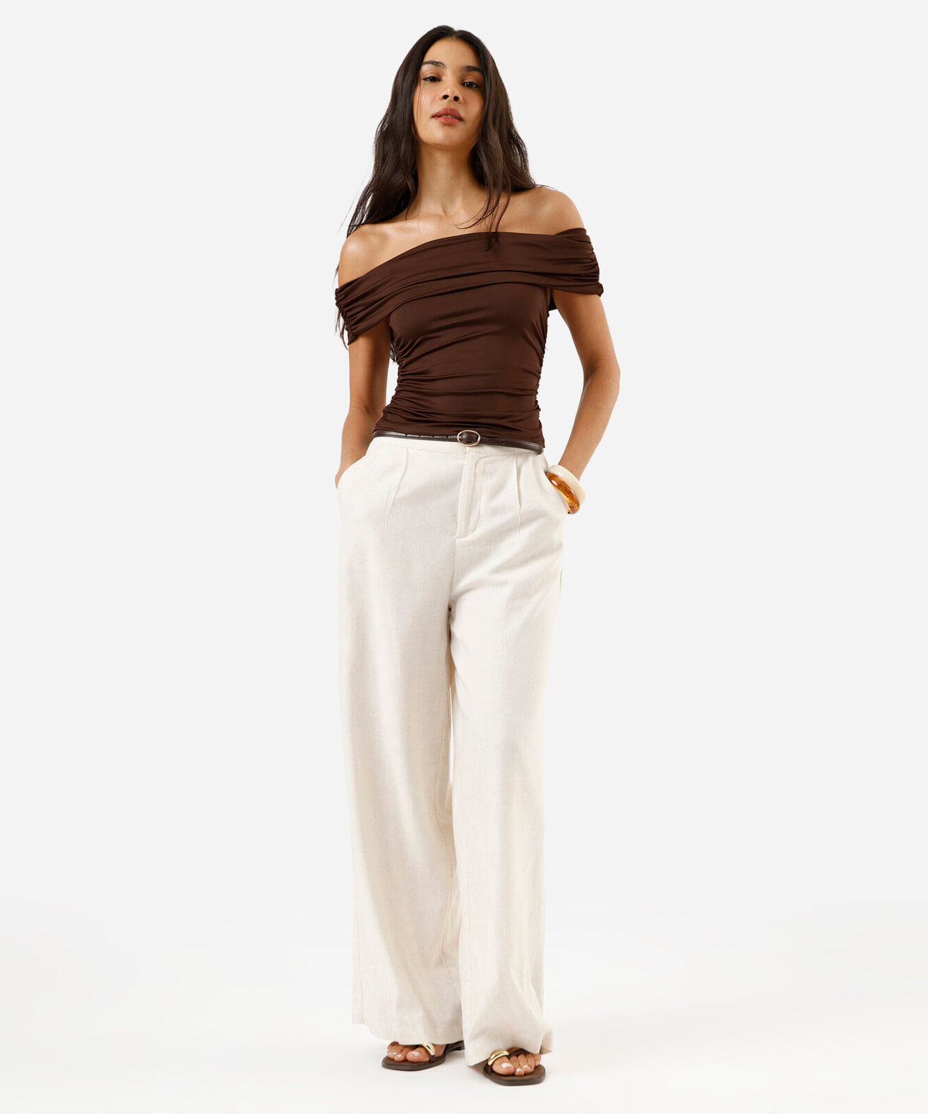 blusa ombro a ombro feminina franzida marrom