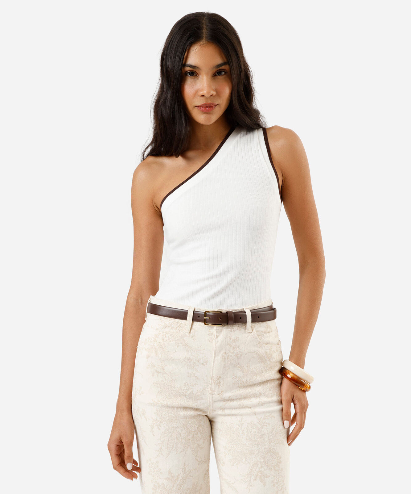 blusa ombro único feminina  de algodão canelada off white