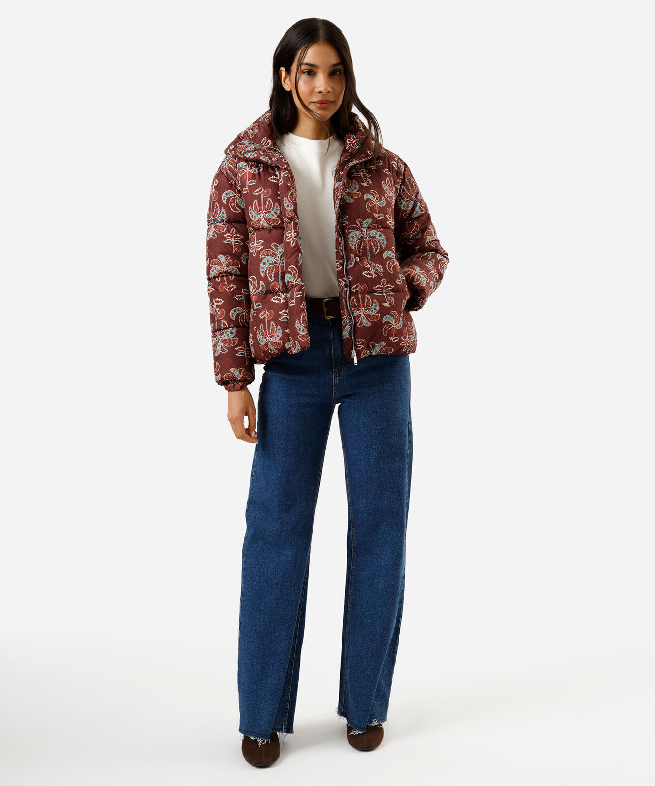 jaqueta puffer feminina gola alta folhagens marrom