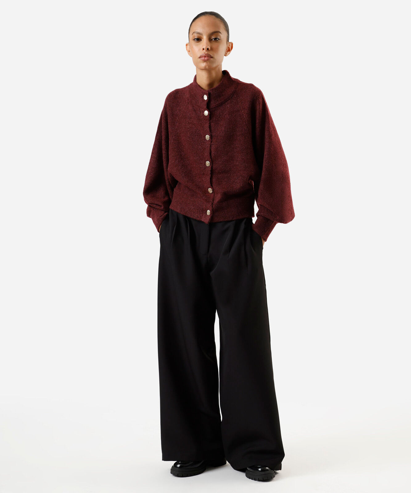 cardigan feminino de tricot gola alta  vinho
