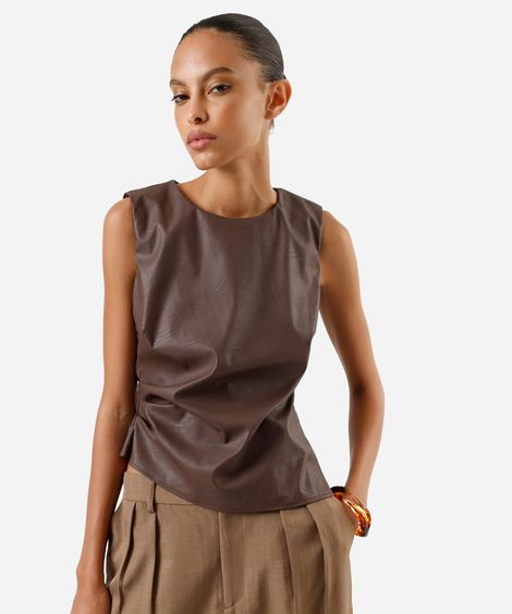 regata feminina de pu com franzidos marrom