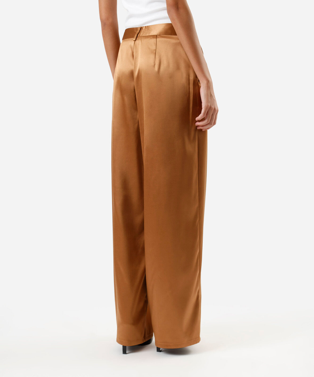 calça wide leg feminina de alfaiataria acetinada marrom