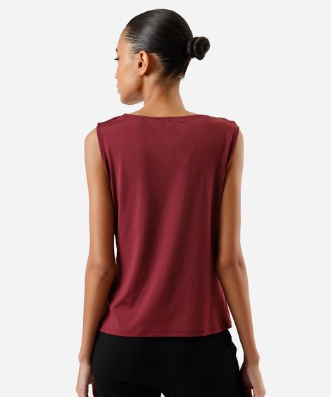 regata feminina decote degagê com fivela vinho