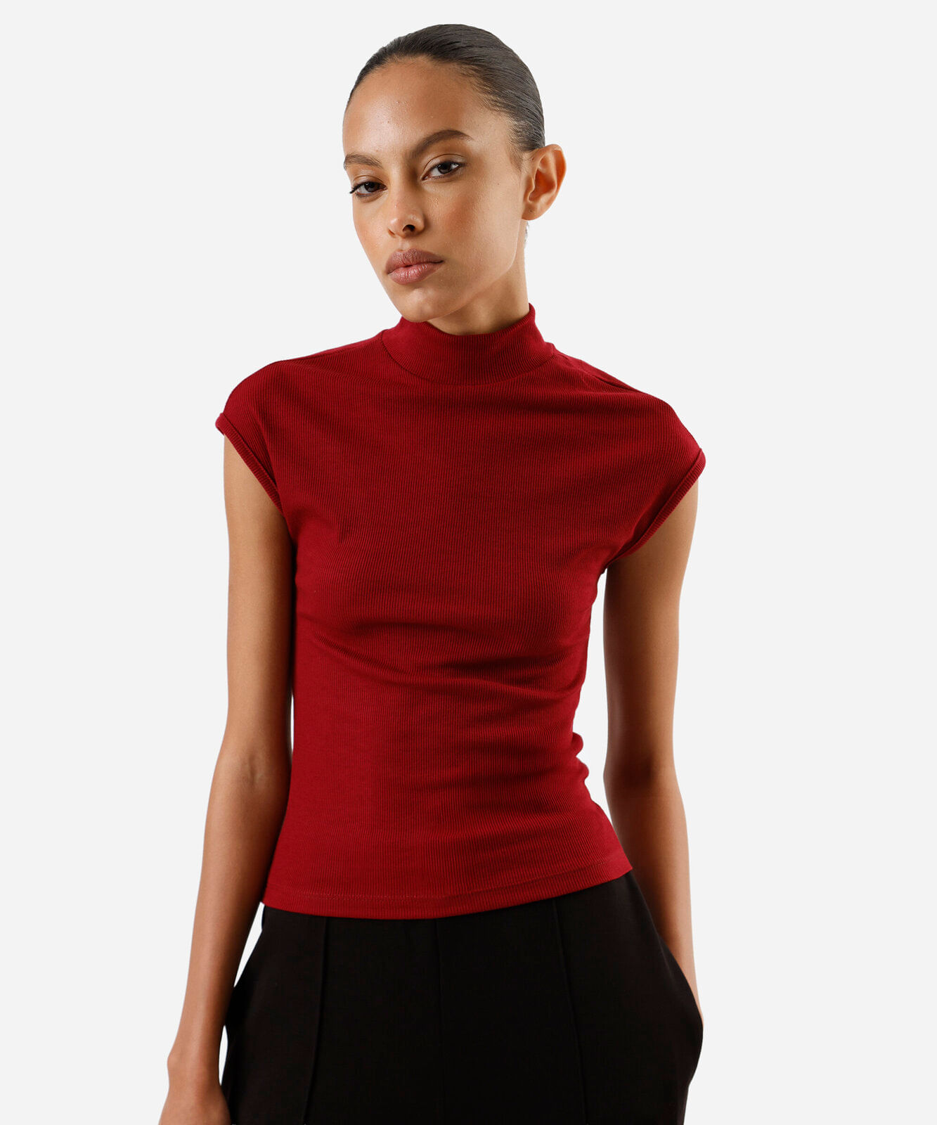 blusa muscle tee feminina gola alta canelada básica vermelha