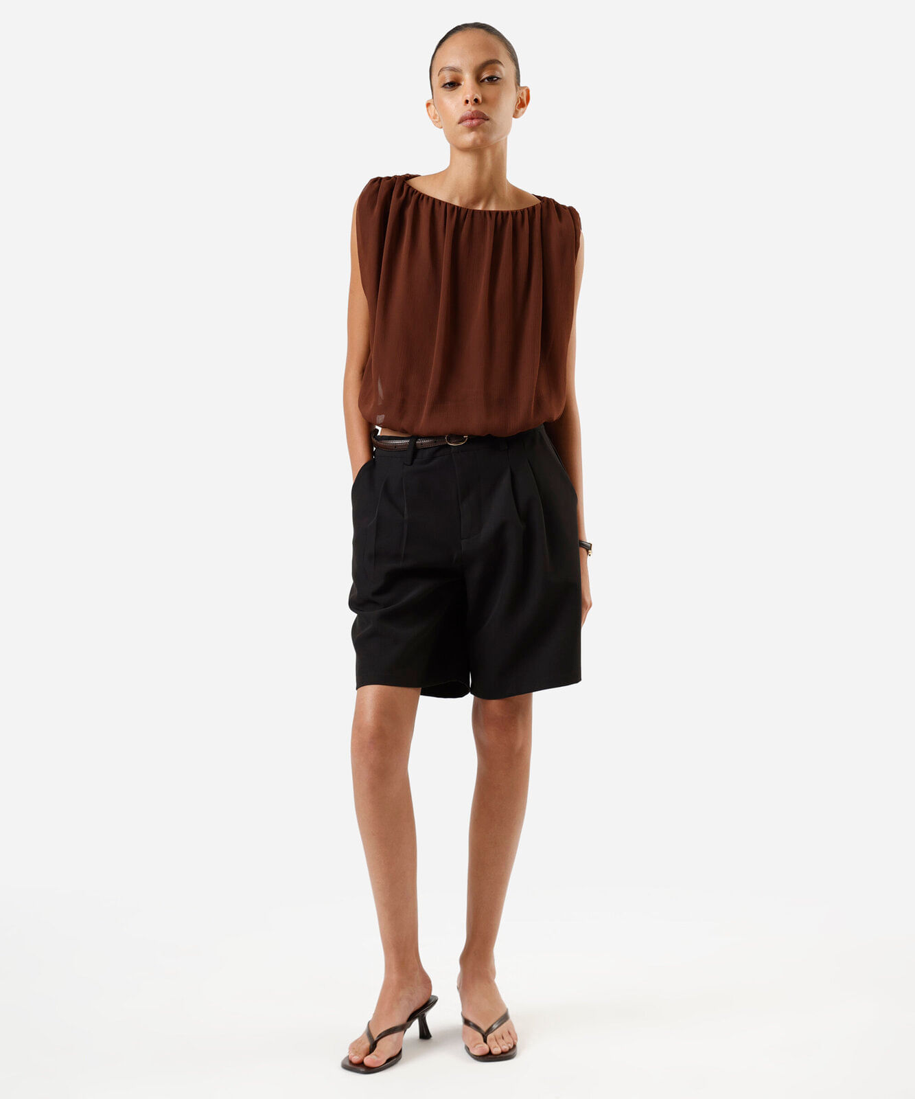 blusa balonê feminina decote cano franzida marrom