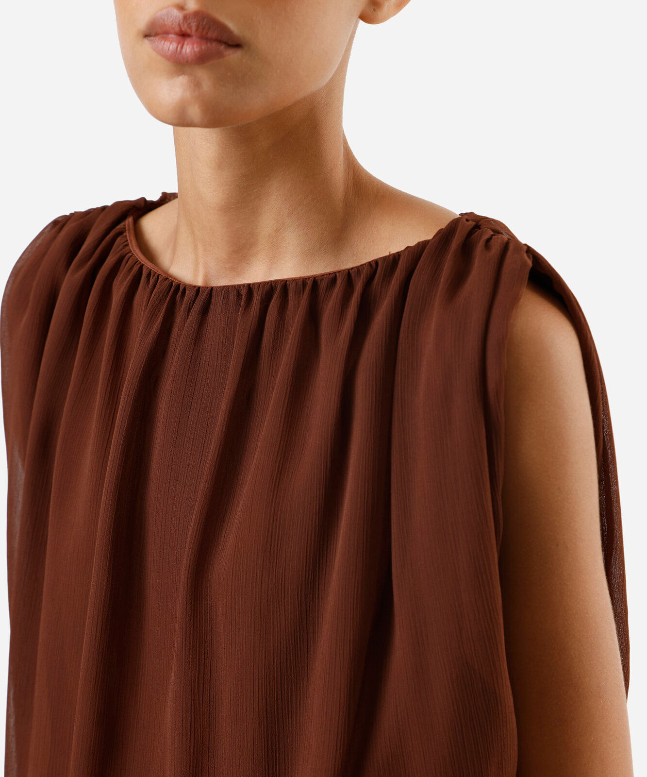 blusa balonê feminina decote cano franzida marrom