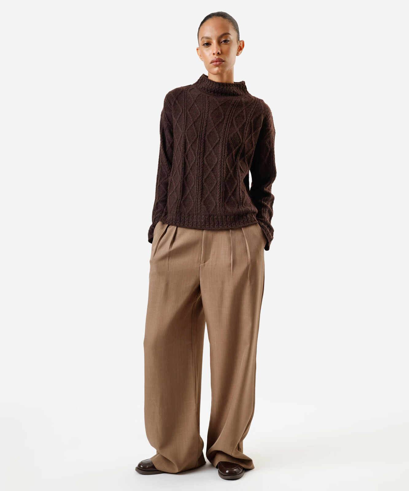 suéter feminino de tricot com lã texturizado marrom