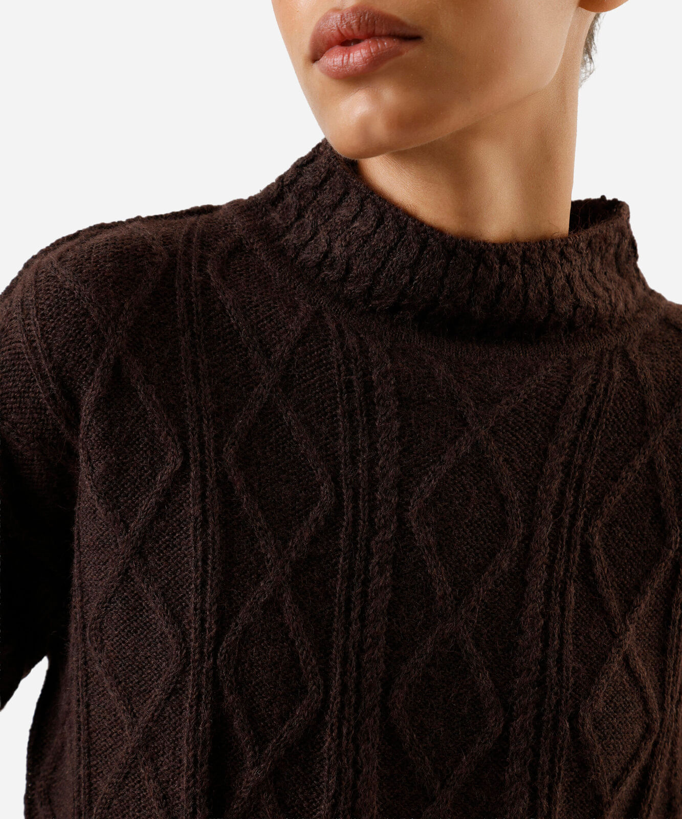 suéter feminino de tricot com lã texturizado marrom