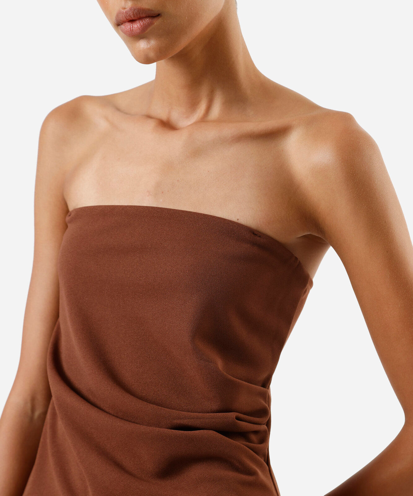blusa sem alça feminina franzida assimétrica marrom