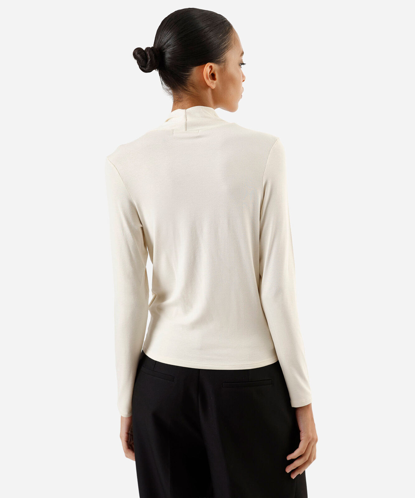 blusa feminina de viscose manga longa gola alta bege