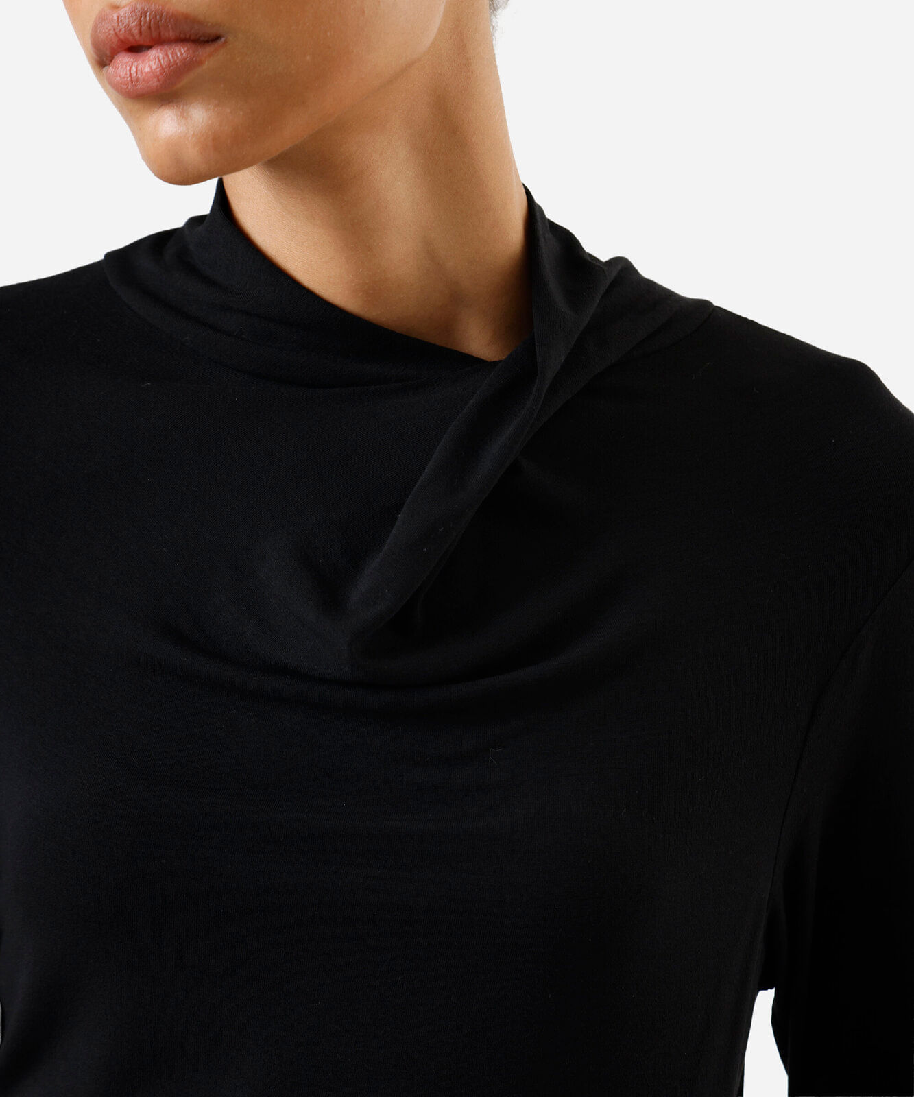 blusa feminina de viscose manga longa gola alta preta