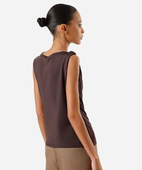 regata feminina decote degagê com fivela marrom