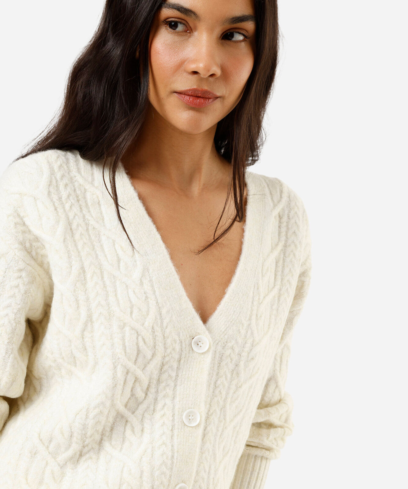 cardigan feminino de tricot com botões texturizado bege
