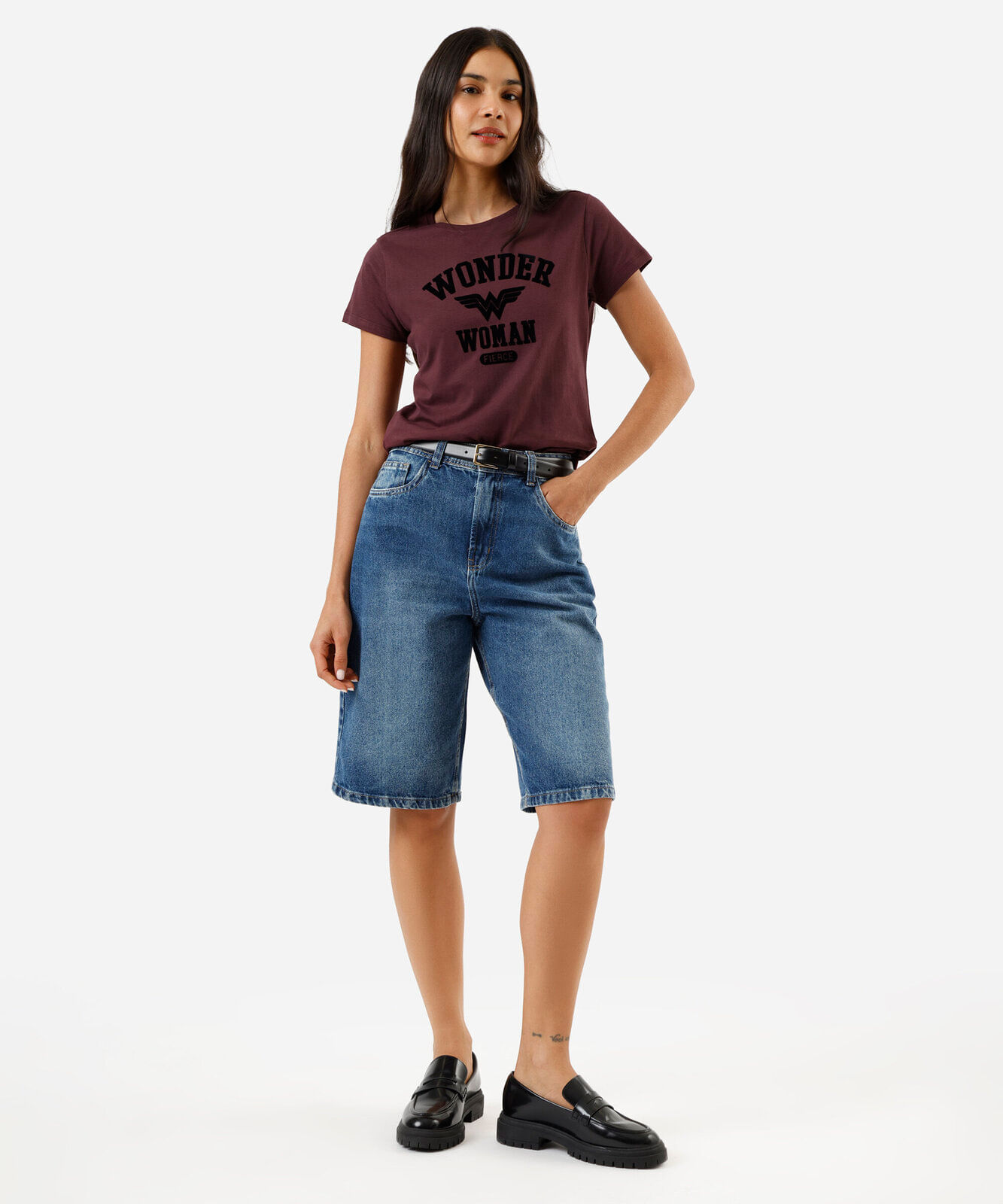 camiseta feminina de algodão mulher maravilha vinho