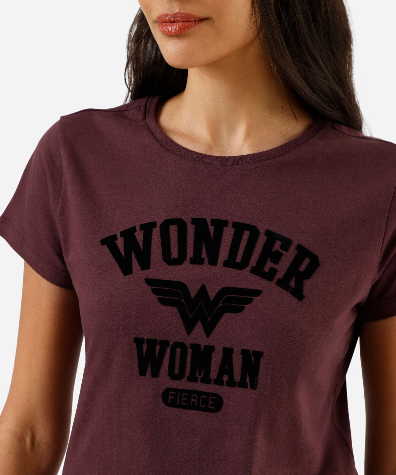 camiseta feminina de algodão mulher maravilha vinho