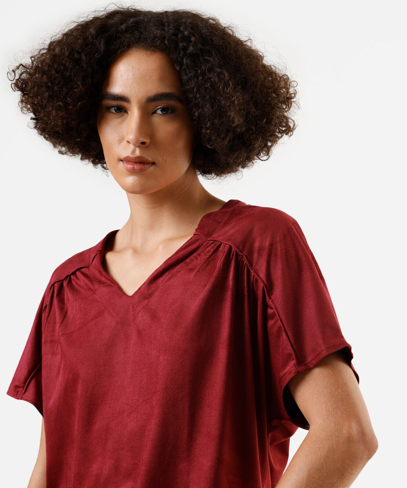 blusa feminina de suede decote v franzida vinho