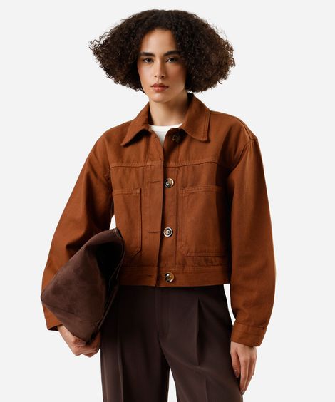 jaqueta cropped feminina de sarja com bolsos marrom