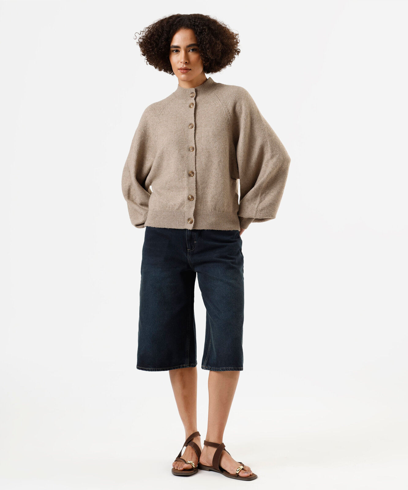 cardigan feminino de tricot gola alta manga bufante bege