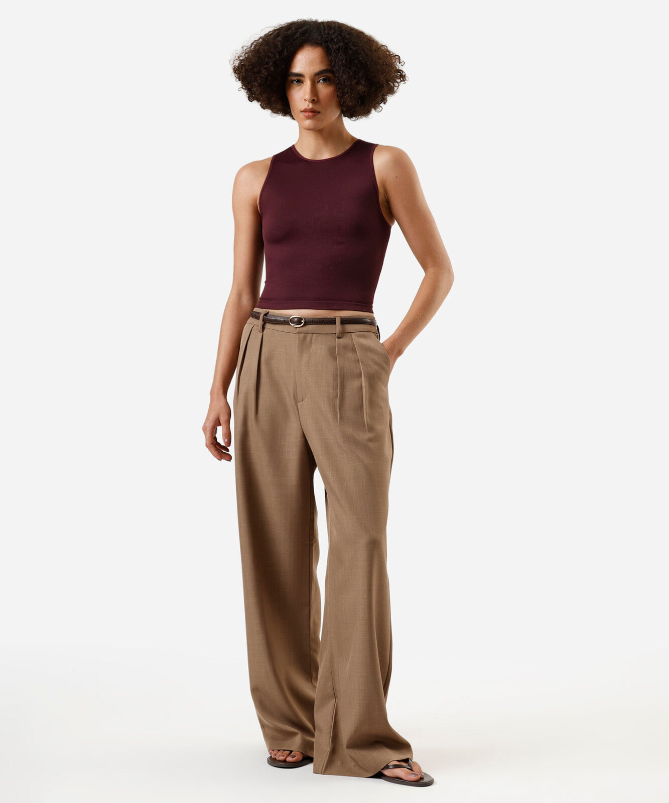 regata cropped feminina de poliamida canelada vinho