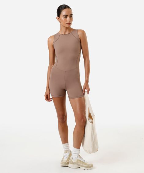 macaquinho esportivo ace feminino com recortes marrom