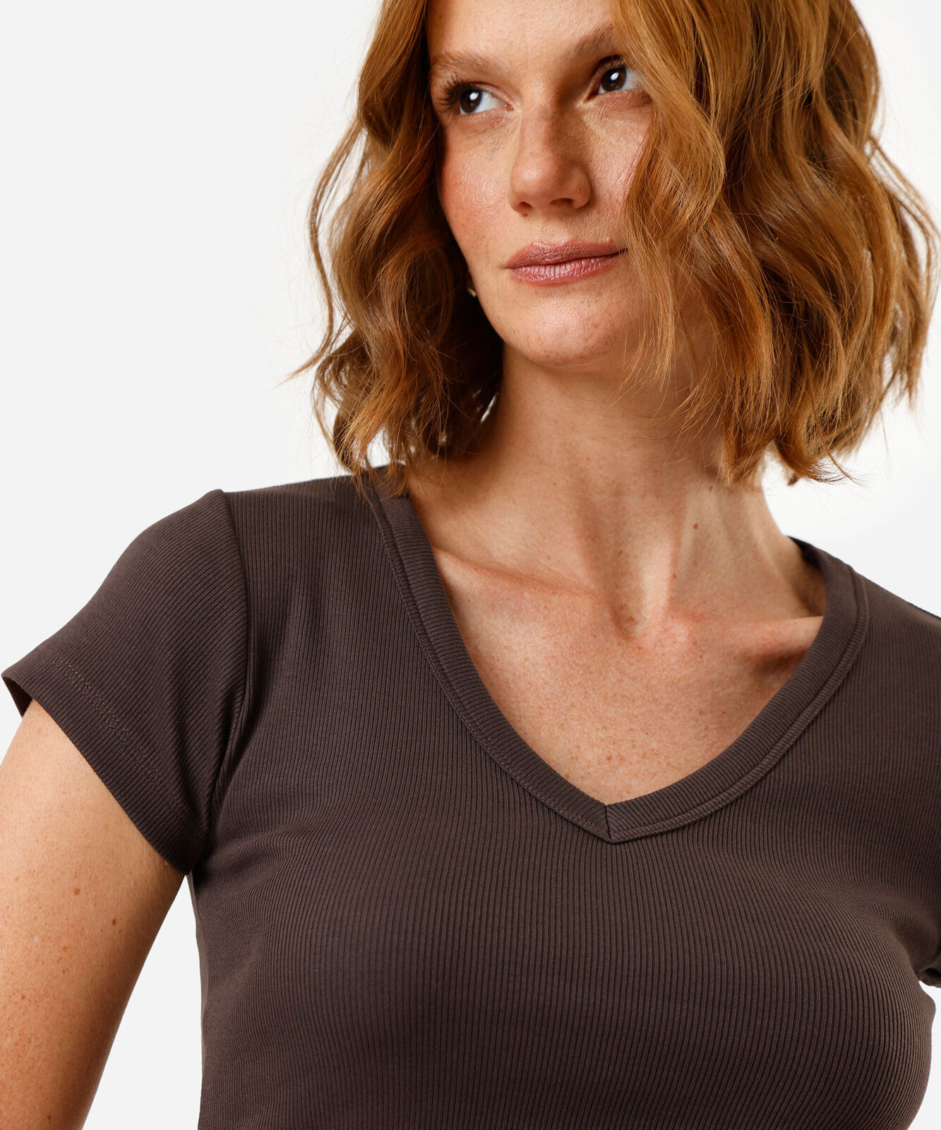 blusa feminina de algodão decote v manga curta canelada marrom