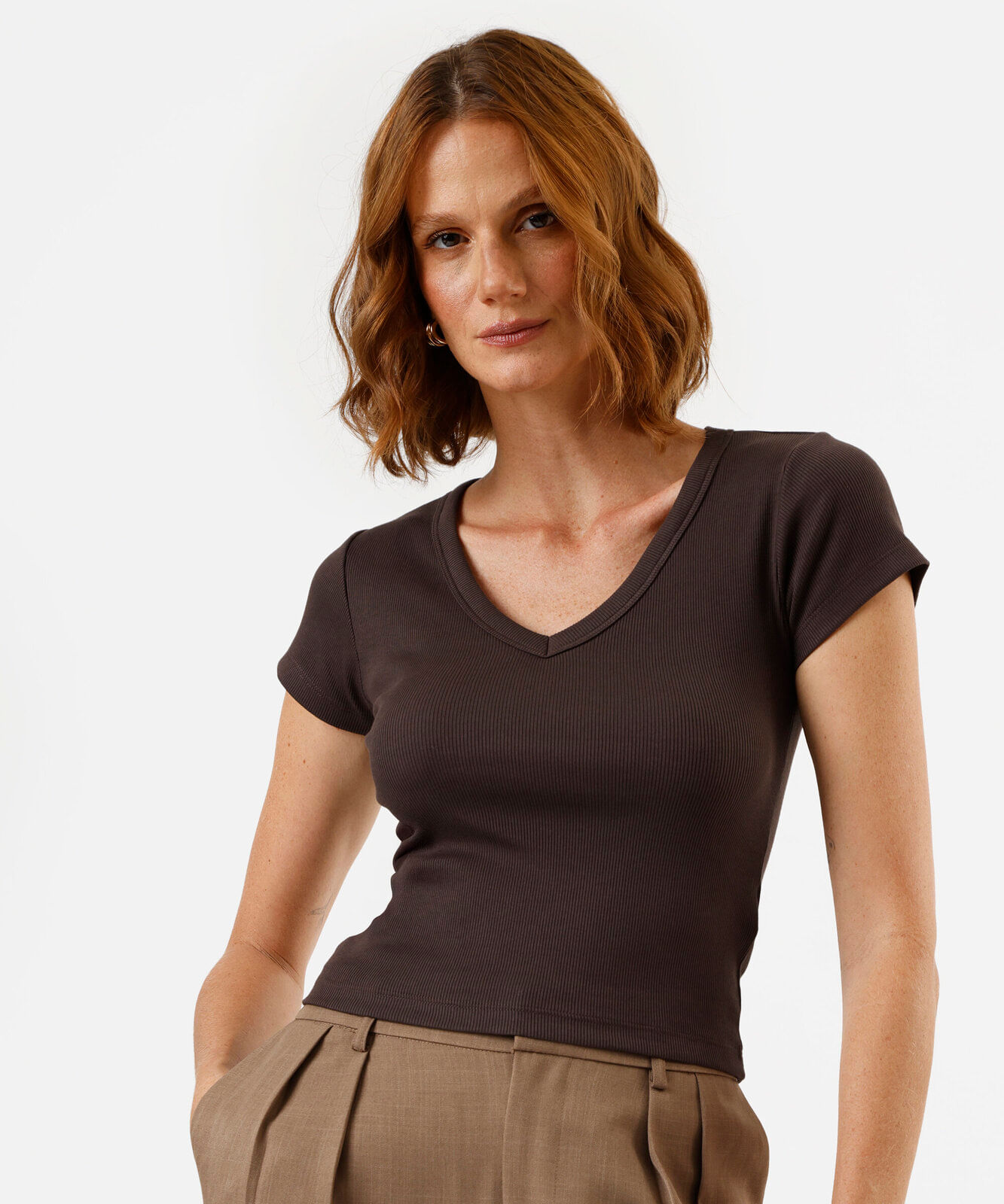blusa feminina de algodão decote v manga curta canelada marrom